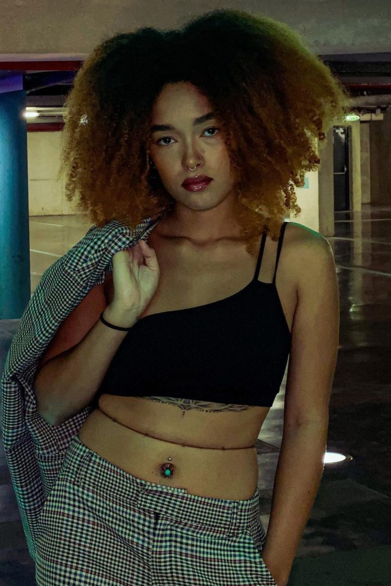 June — Model & Hostess in Saint-cyr-sur-loire photo 6