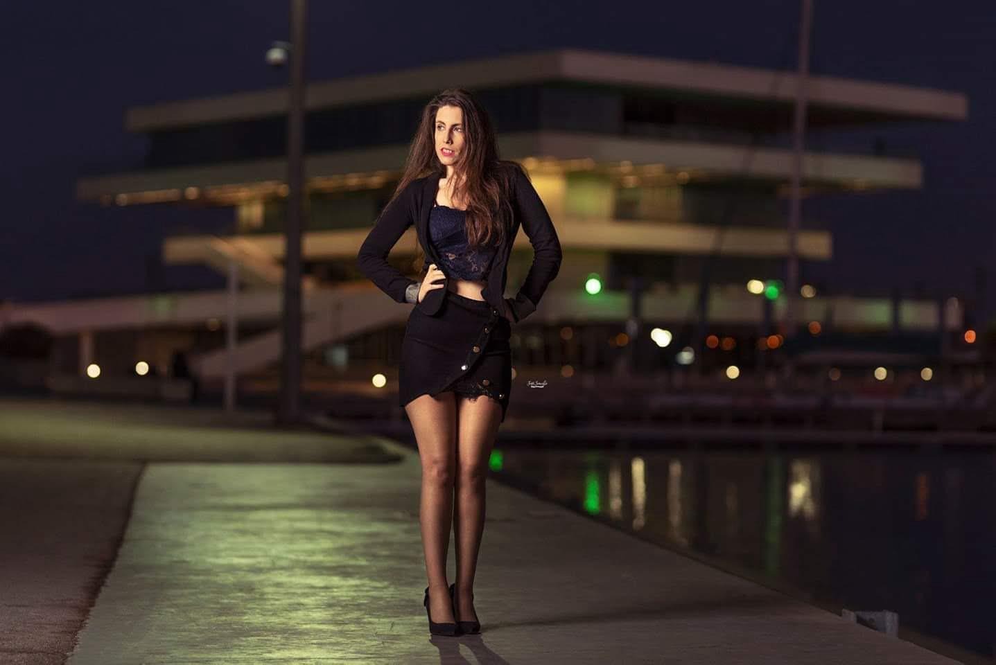 Sandra — Model & Hostess in V photo 2