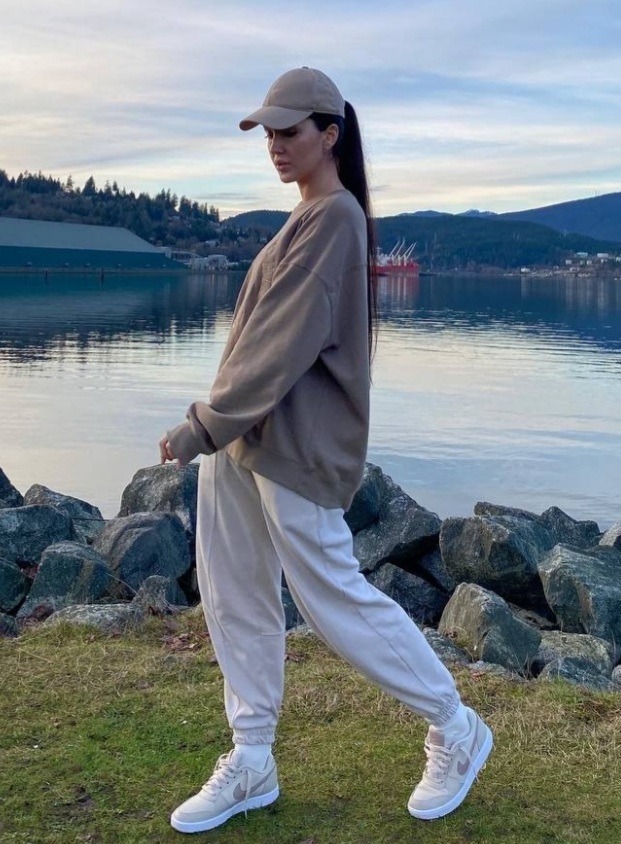 Alona — Model & Hostess in New Westminster photo 5