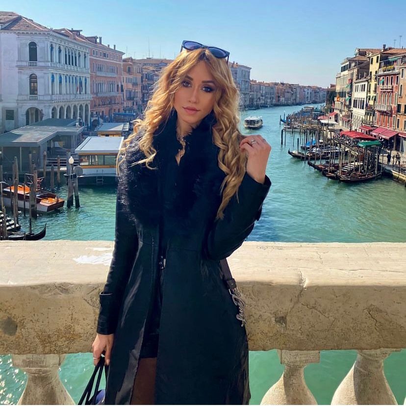 Camilla — Model & Hostess in Venezia photo 7