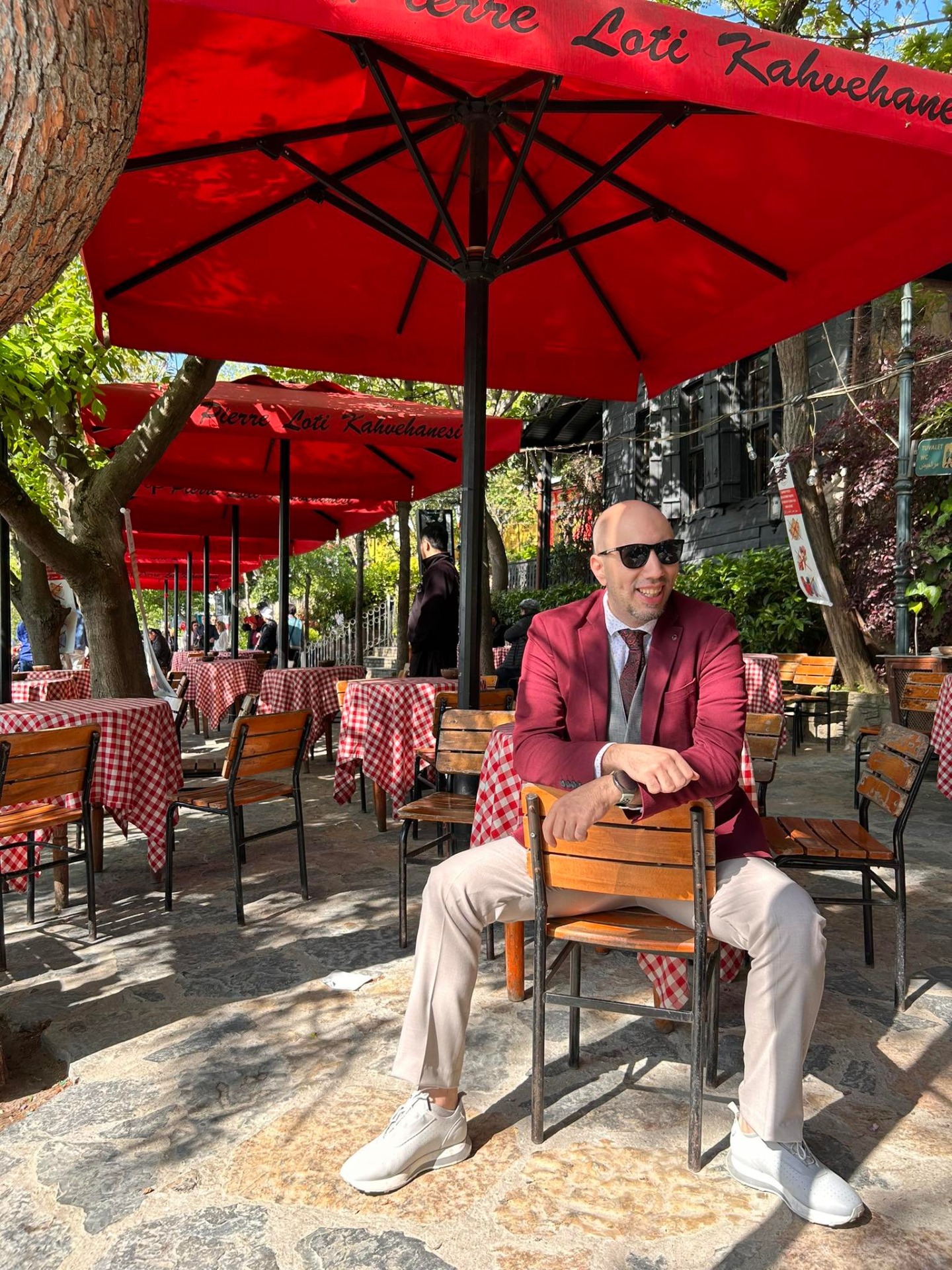 Anwar — Model & Host in Ey&uuml;psultan photo 1