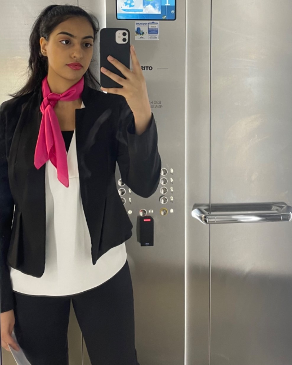 Nourchen — Model & Hostess in Paris photo 1
