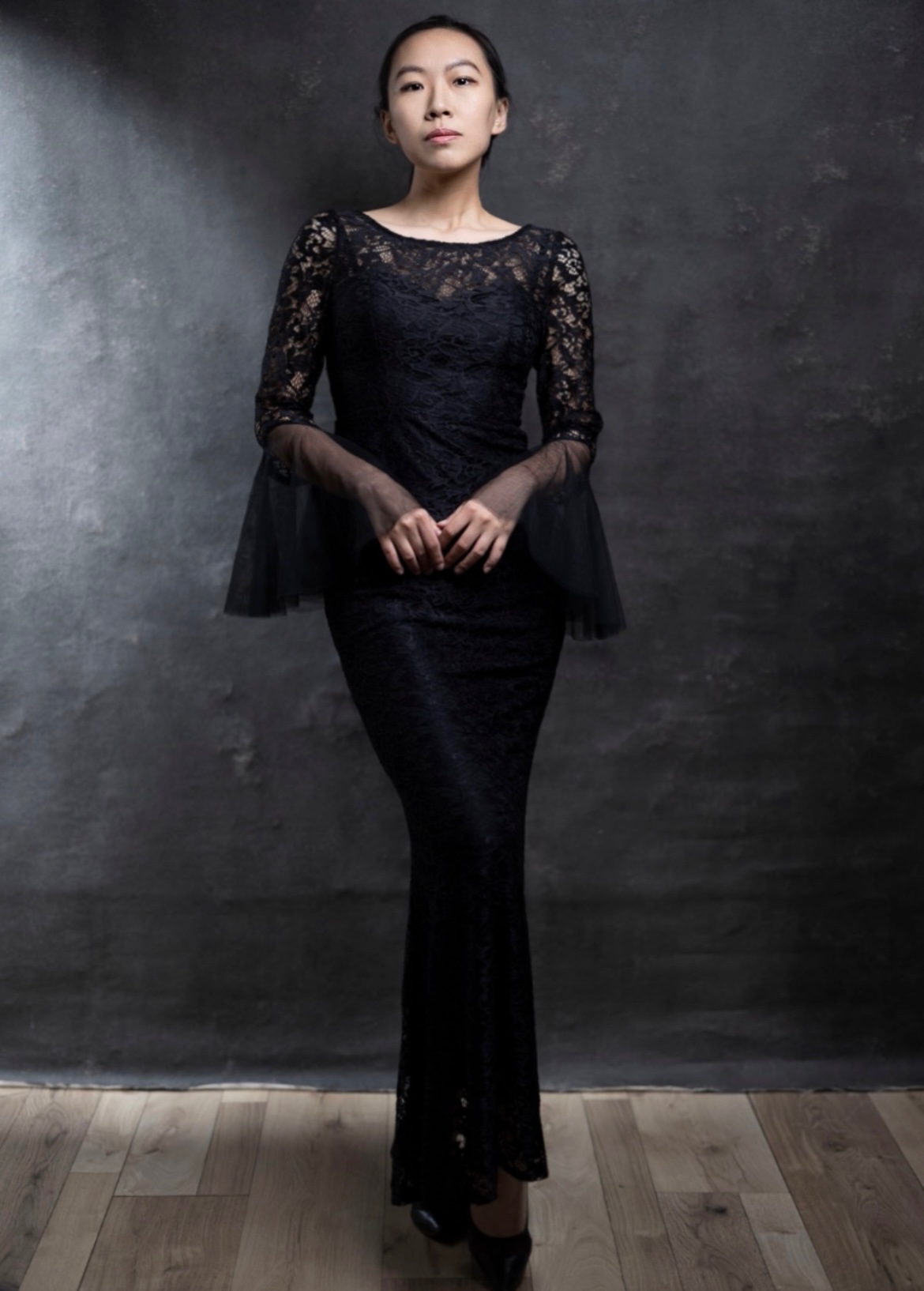 Yi — Model & Hostess in Paris photo 1