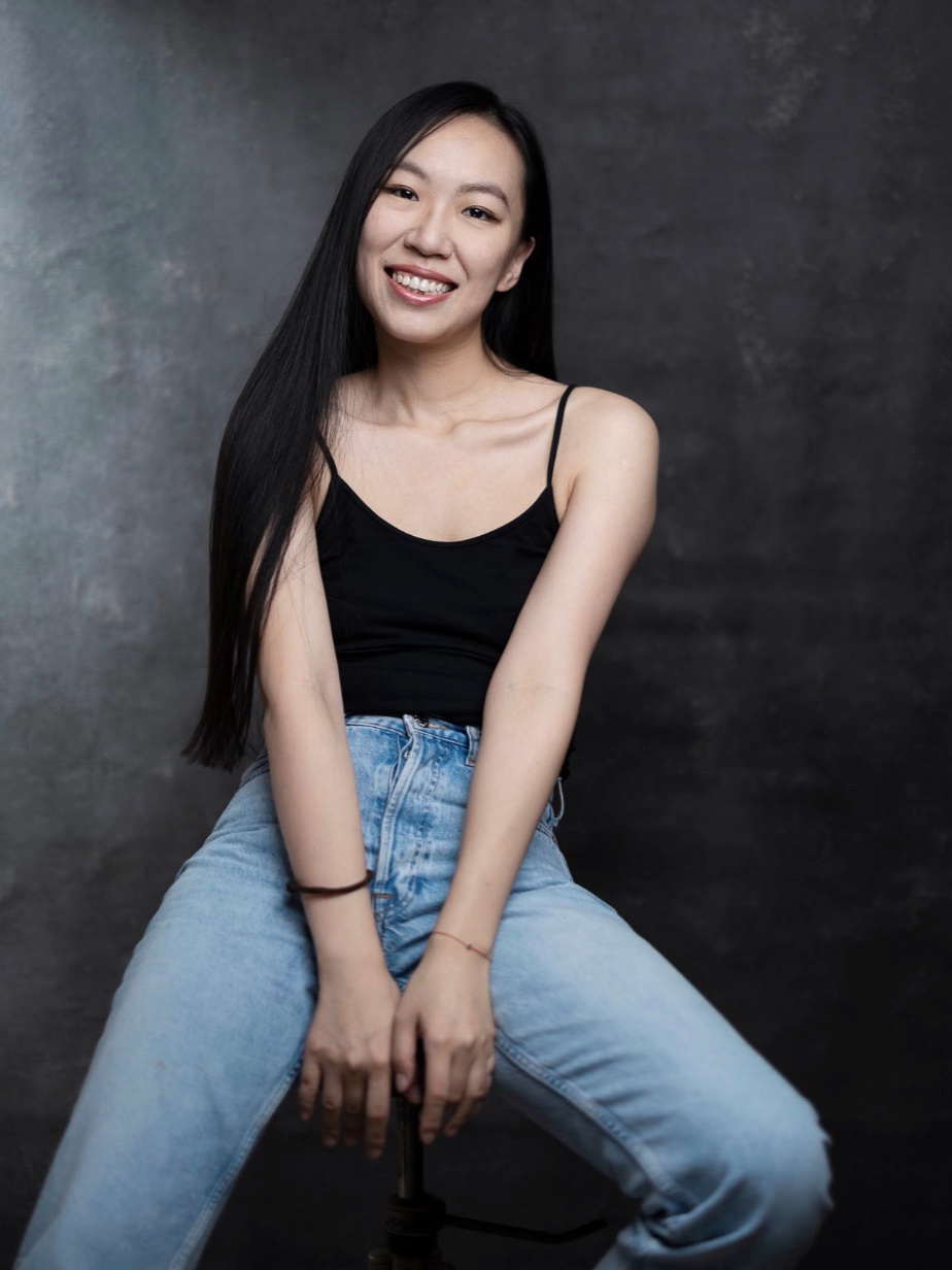 Yi — Model & Hostess in Paris photo 2