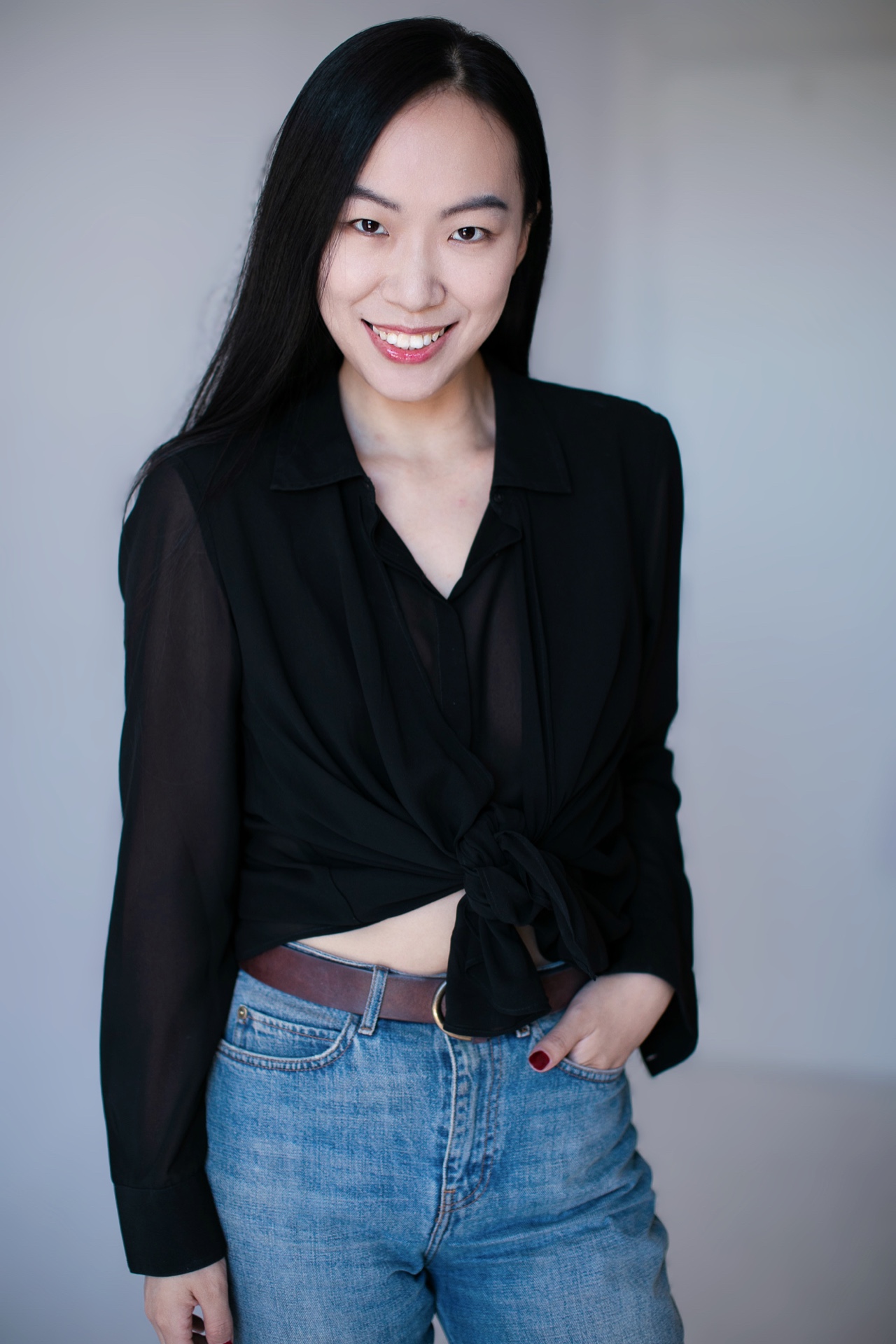 Yi — Model & Hostess in Paris photo 3