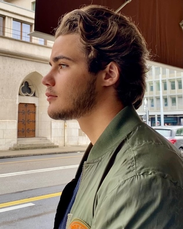 Lorenzo — Model & Host in London photo 3