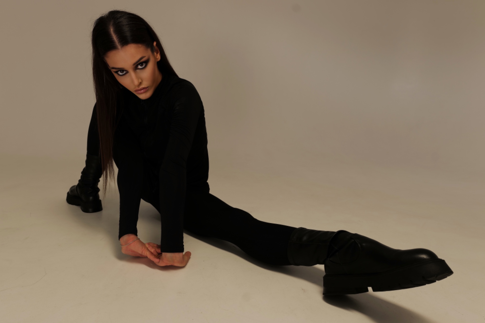 Dayen — Model & Hostess in &Icirc;le-de-france photo 4