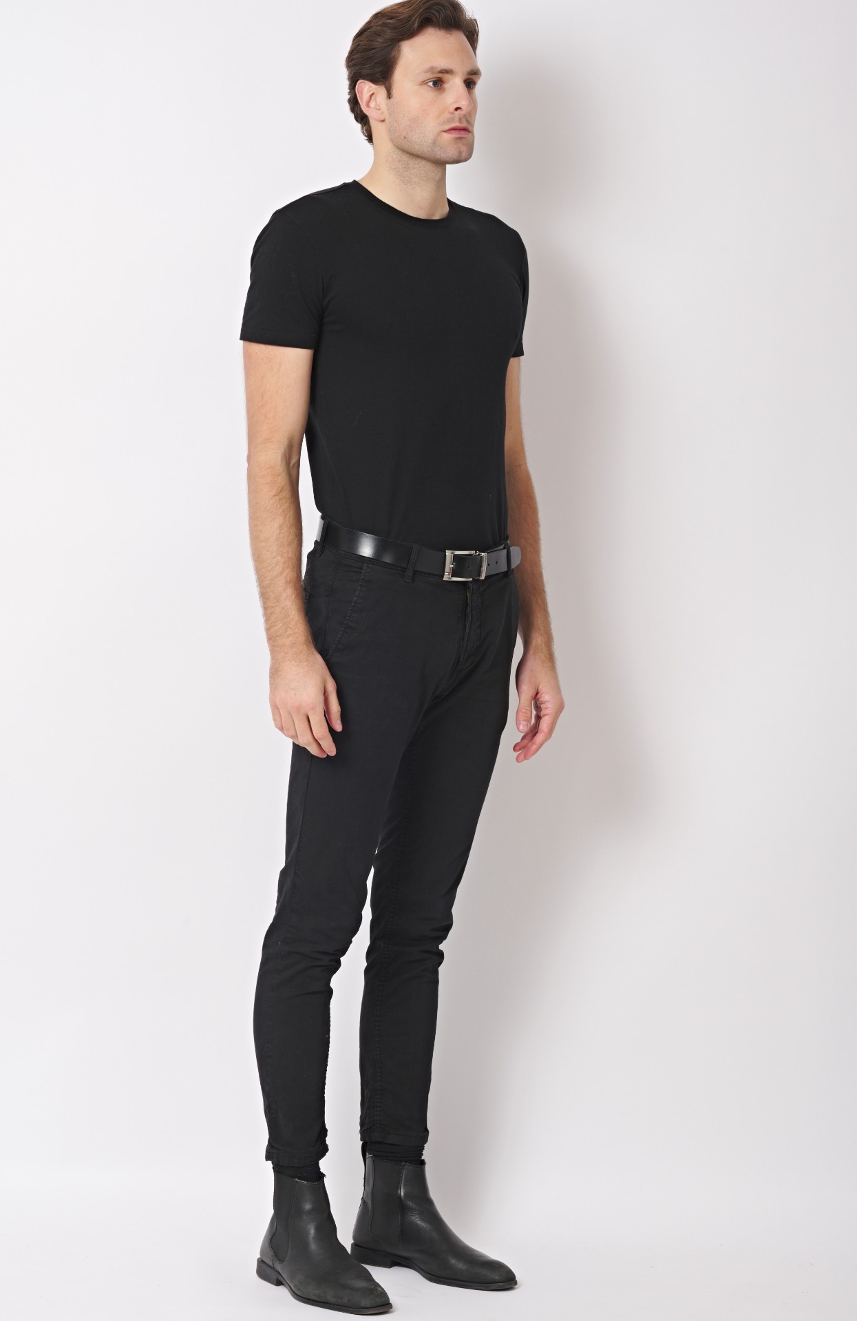 Ivann — Model & Host in Paris photo 10