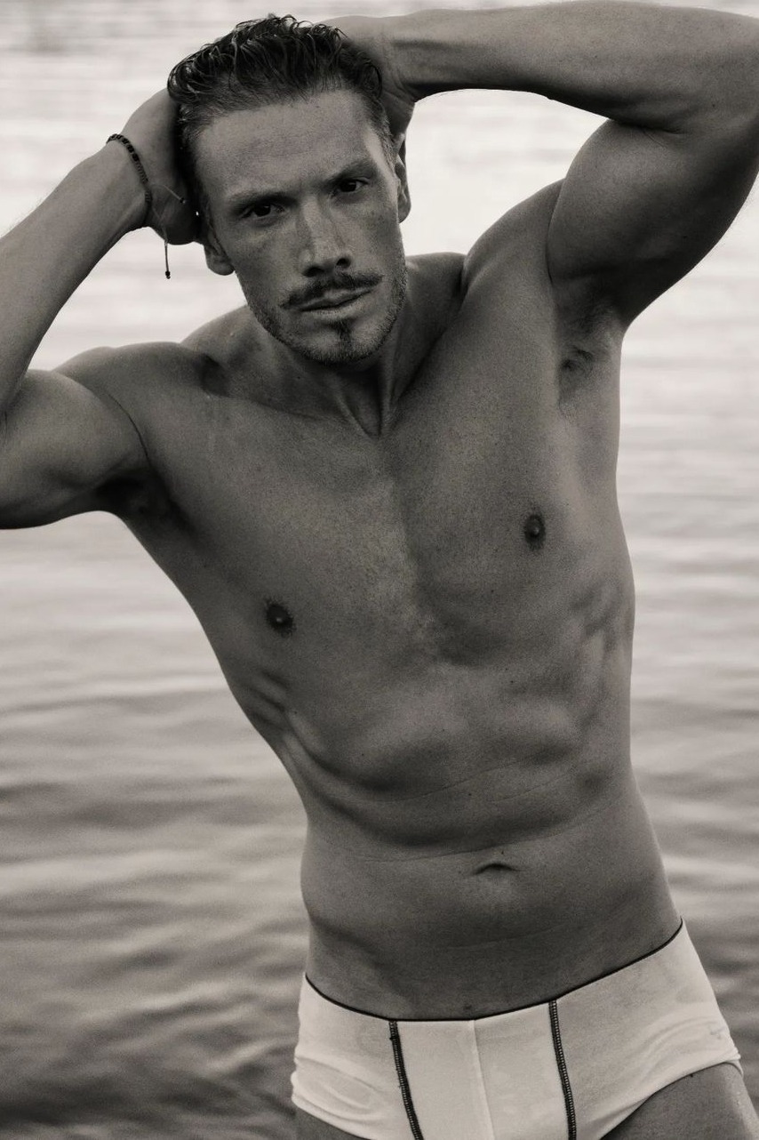 Adri&aacute;n Manuel — Model & Host in Madrid photo 6