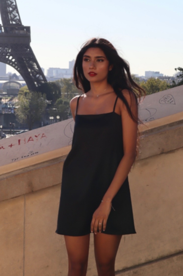 Antonette — Model & Hostess in Asni&egrave;res-sur-seine photo 4