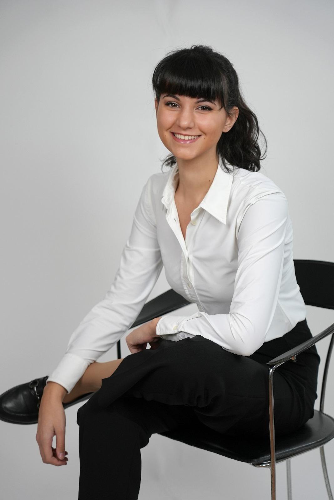 Cristina — Model & Hostess in Milano photo 1