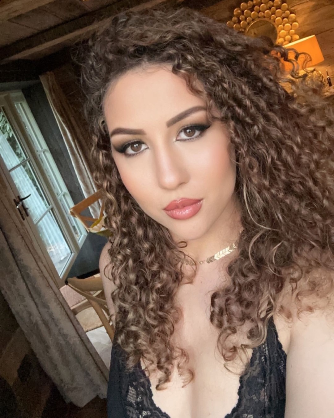 Ibtissam — Model & Hostess in Greater London photo 3