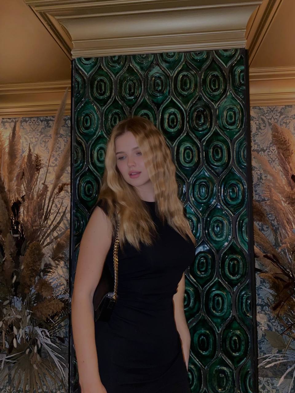 Elizabeth — Model & Hostess in Barcelona photo 2