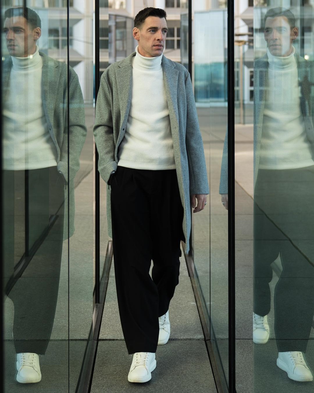 Jonathan — Model & Host in Clichy photo 1
