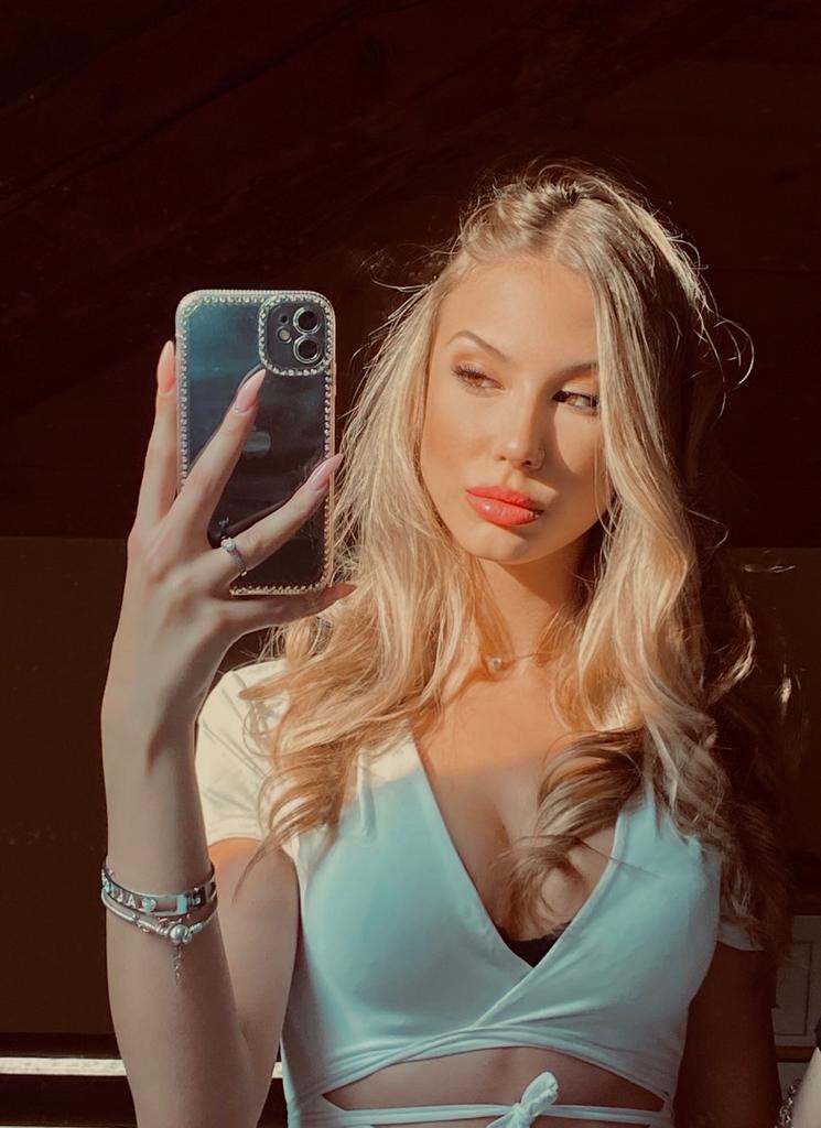 Alice — Model & Hostess in Dormelletto photo 1