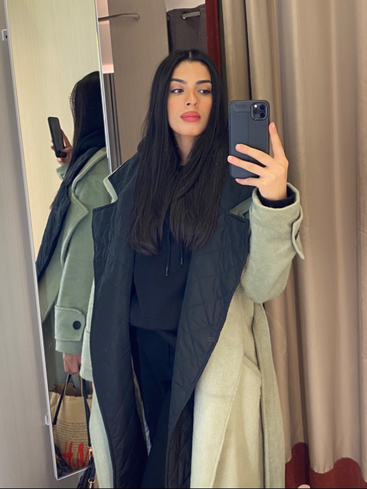 Oumaina — Model & Hostess in Granollers photo 5