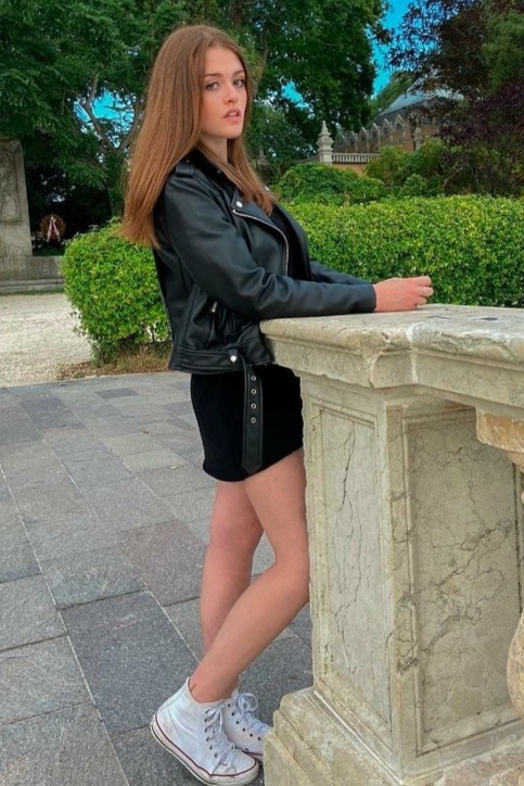 Lucrezia — Model & Hostess in Rho photo 1