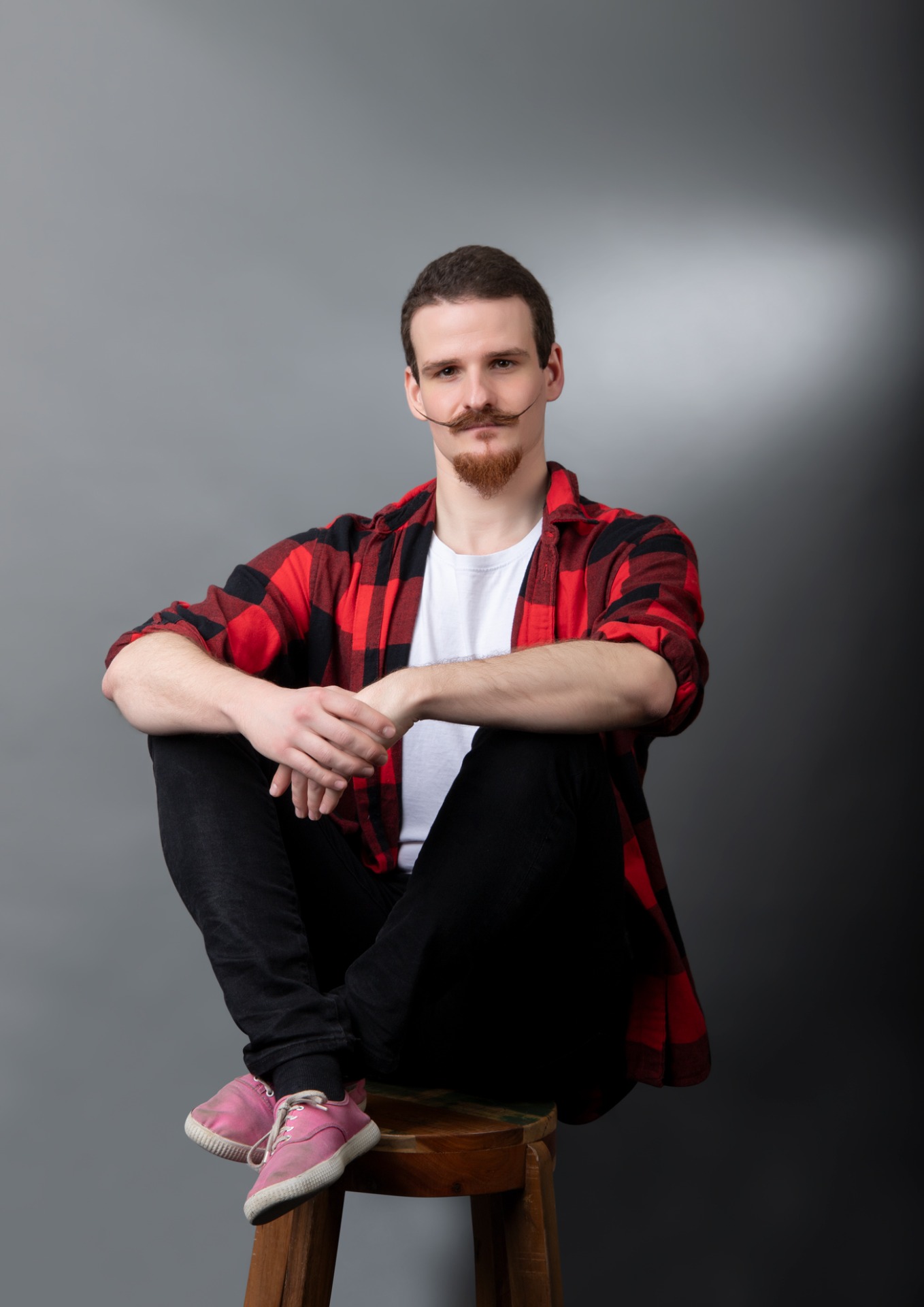 Valentin — Model & Host in Etterbeek photo 11