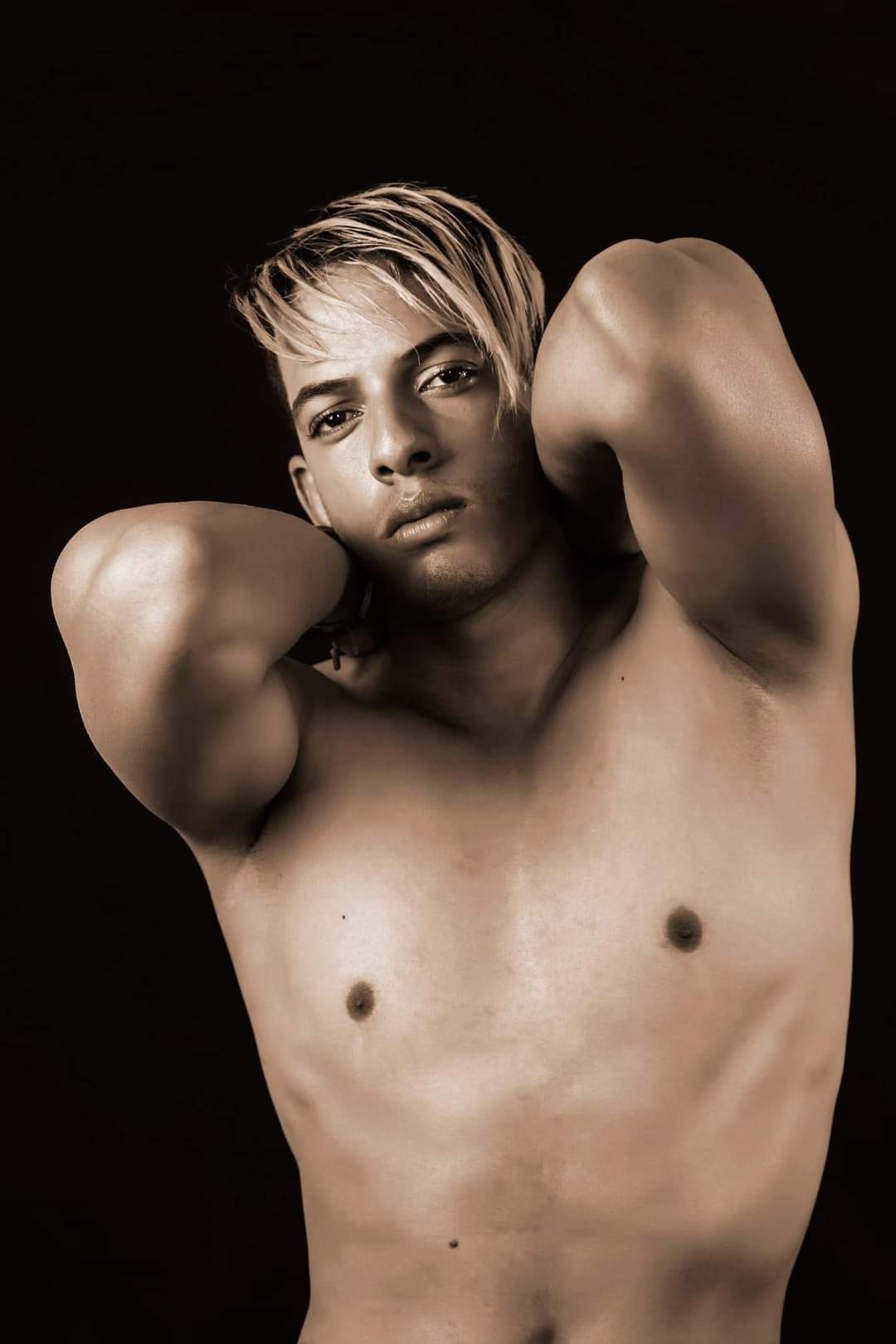 Jordan Manolich — Model & Host in Roma photo 5
