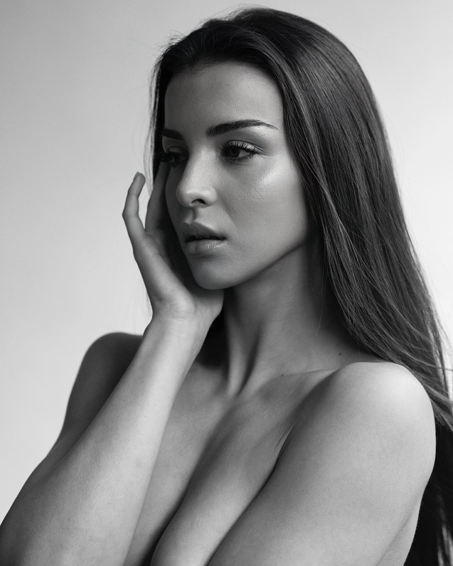 Laura photo 15 | Eye On Model
