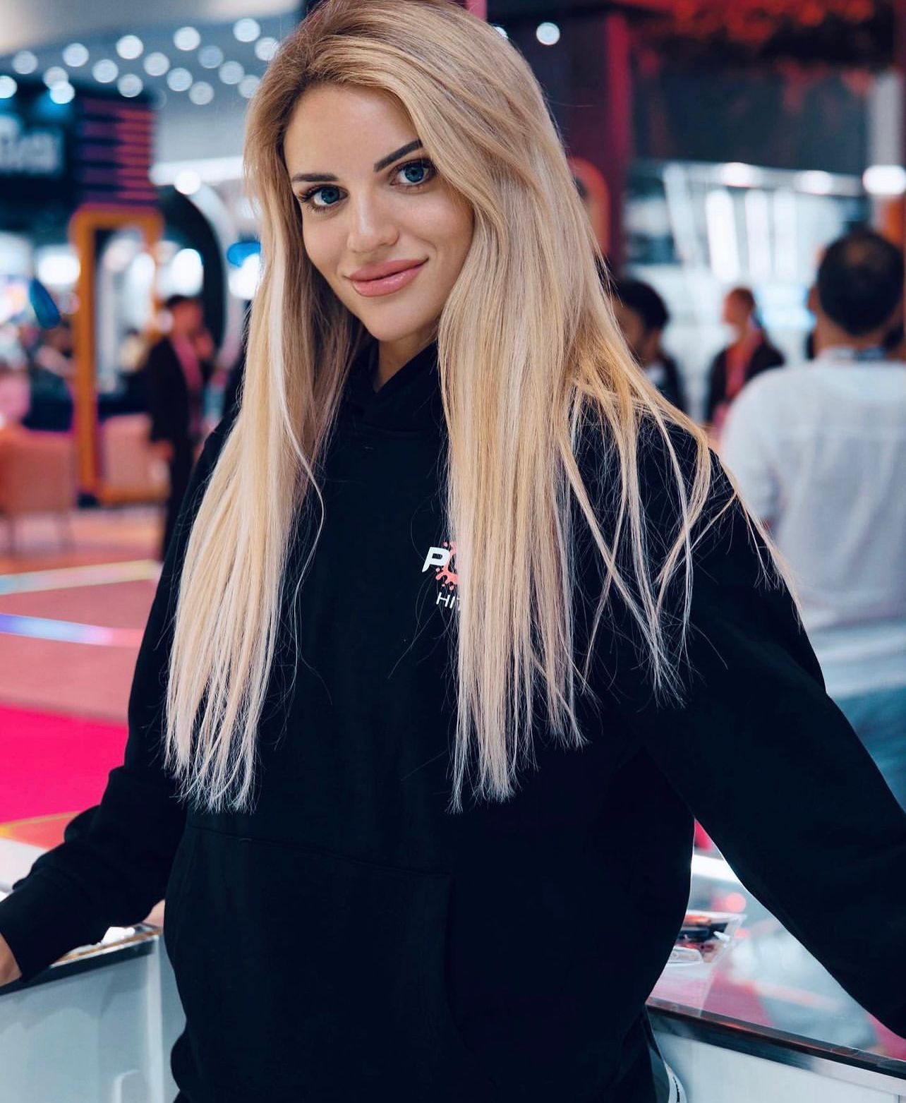 Anna — Model & Hostess in Dubai photo 9