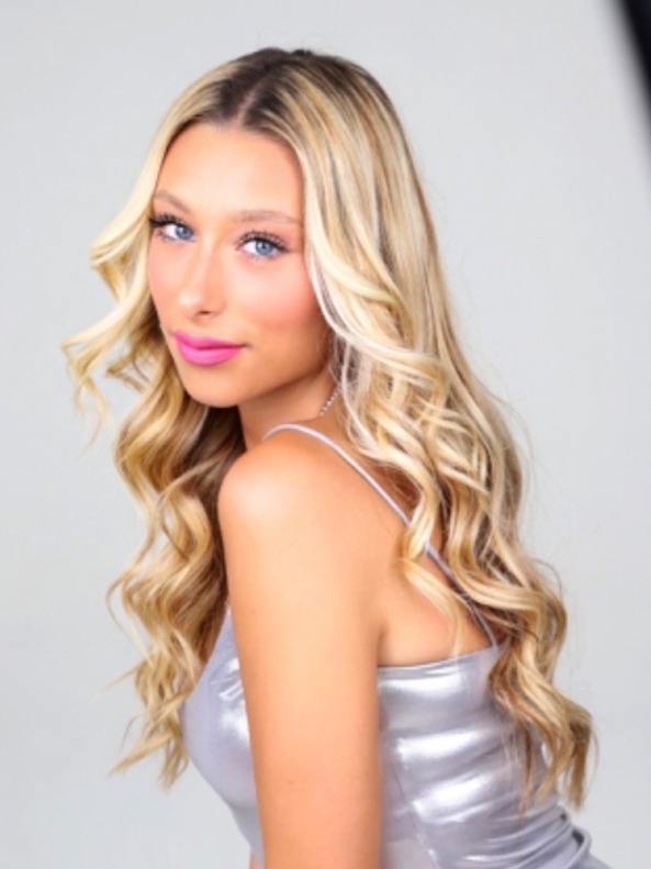 Giulia — Model & Hostess in Campagnola photo 5