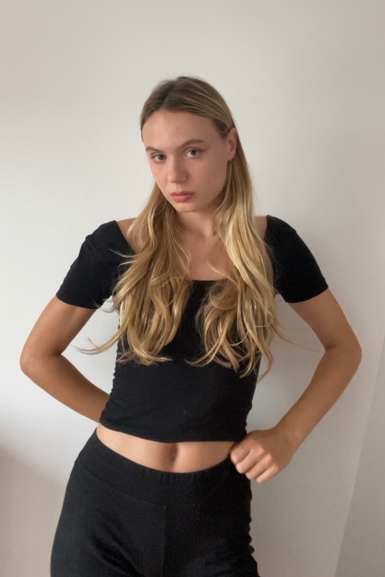 Margot — Model & Hostess in Paris photo 2