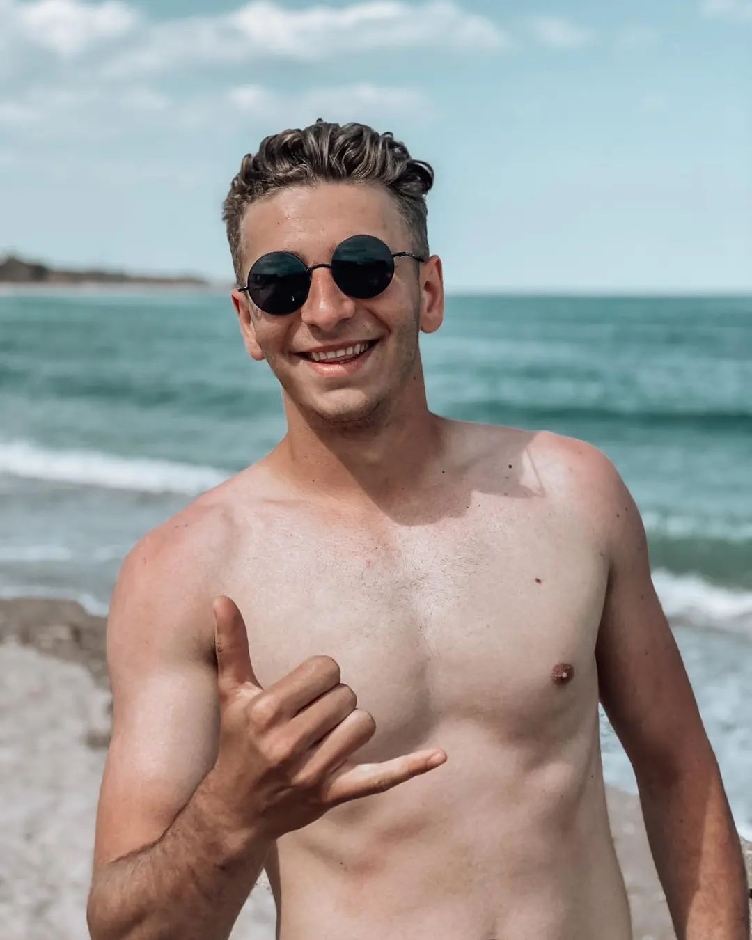 Octavian — Model & Host in București photo 4