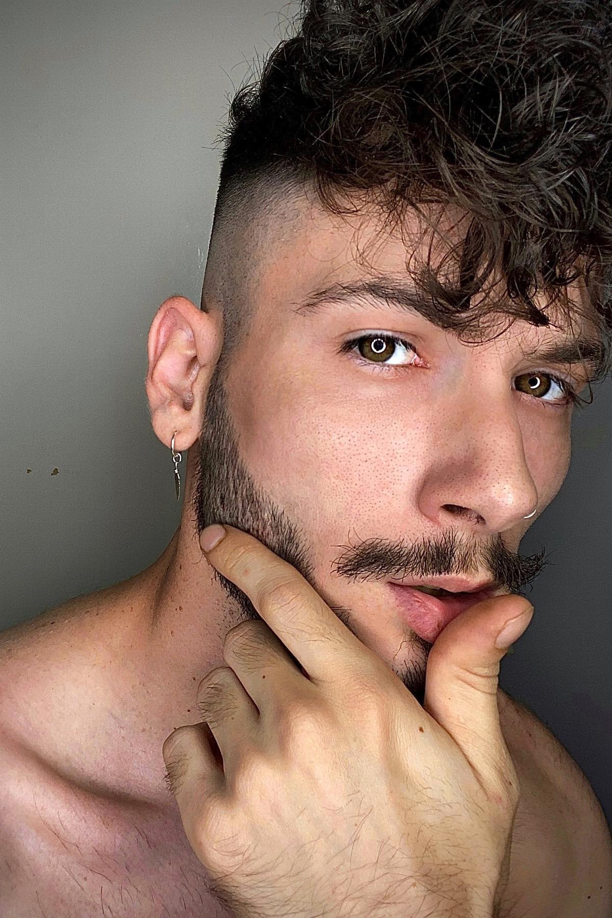 George Argyriadis — Model & Host in &Theta;&epsilon;&sigma;&sigma;&alpha;&lambda;&omicron;&nu;ί&kappa;&eta; photo 2