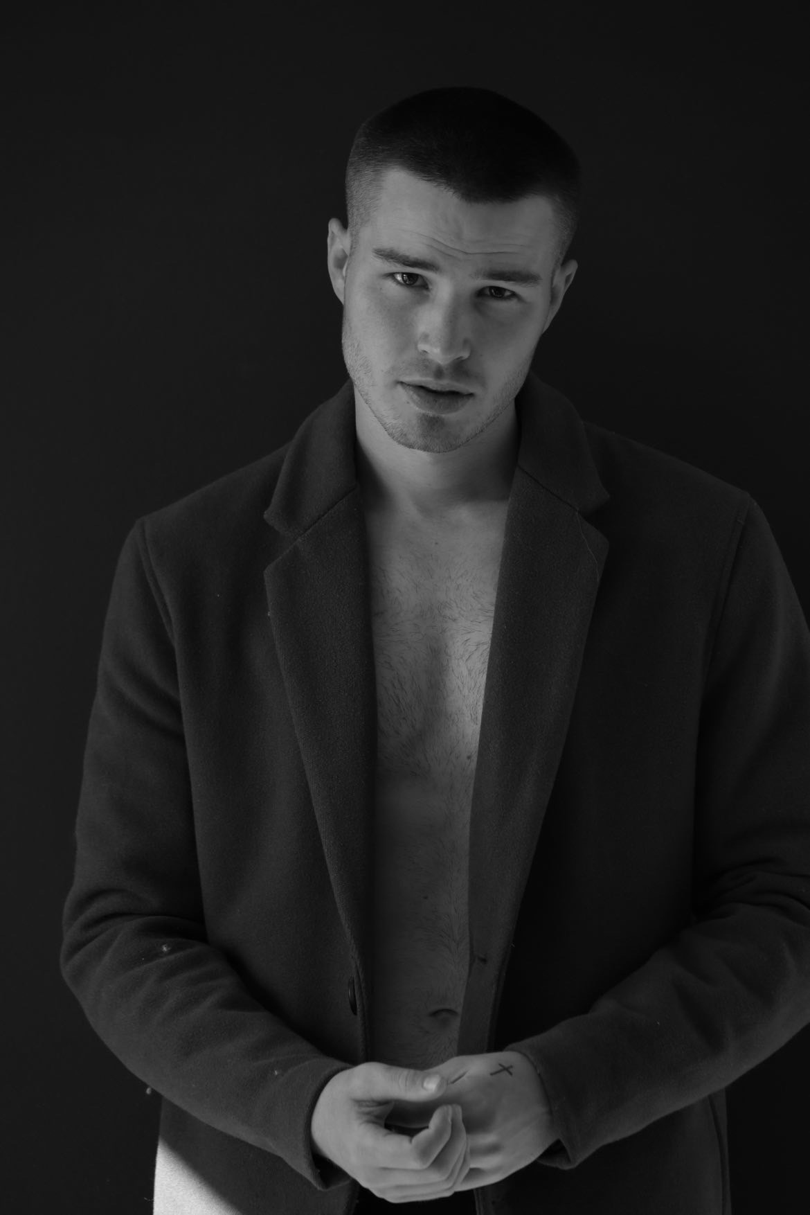 Lo&iuml;c — Model & Host in Paris photo 2