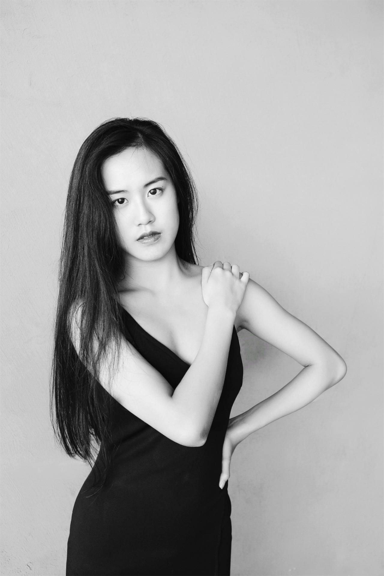 Tong — Model & Hostess in Paris photo 2