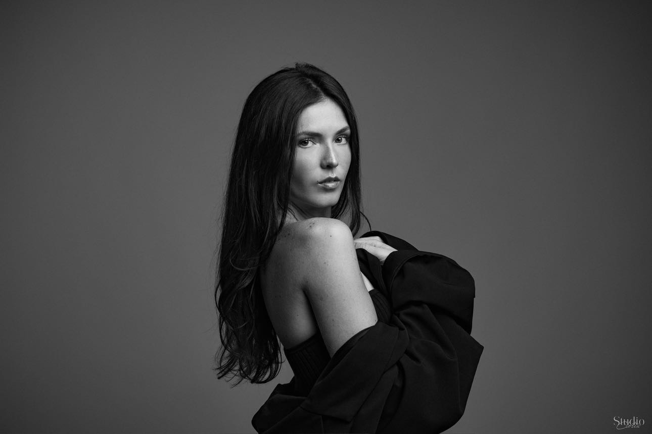 Justine — Model & Hostess in Biarritz photo 1