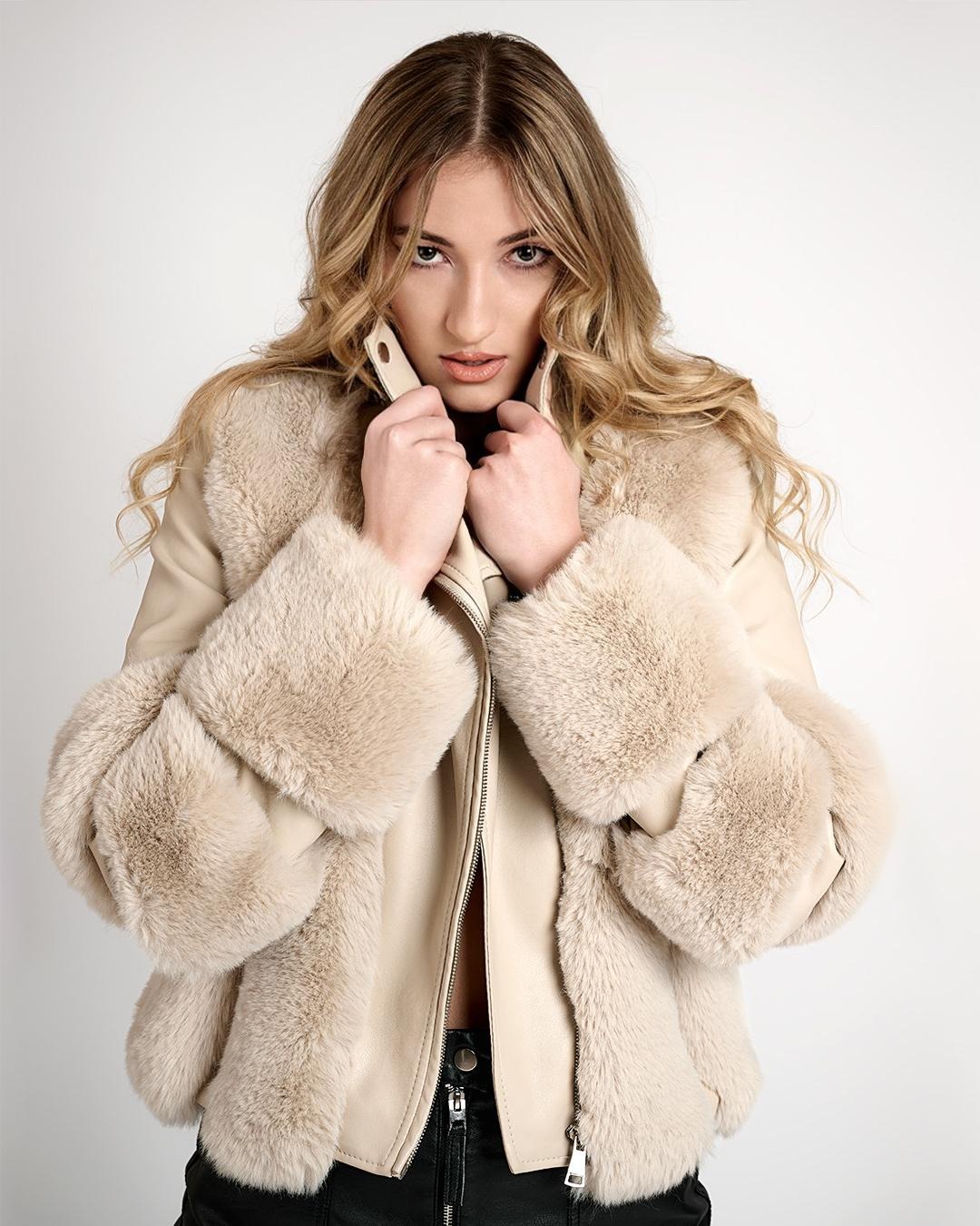 Alina Alexandra — Model & Hostess in Milano photo 6