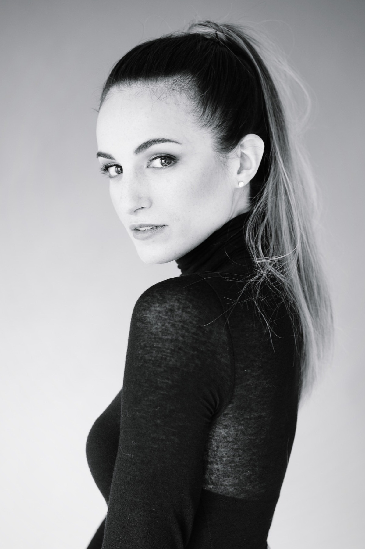 Eleonora photo 18 | Eye On Model