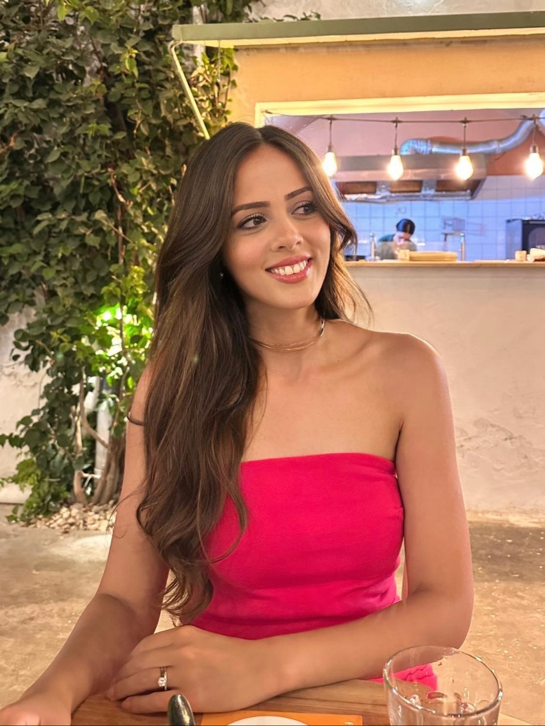 Khouloud — Model & Hostess in V&eacute;nissieux photo 2