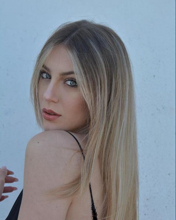 Letizia — Model & Hostess in Milano photo 14