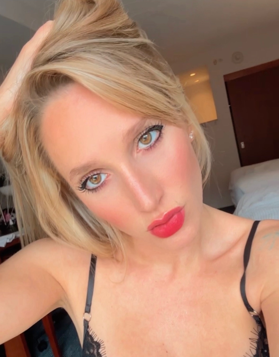 Valentina — Model & Hostess in Milano photo 3