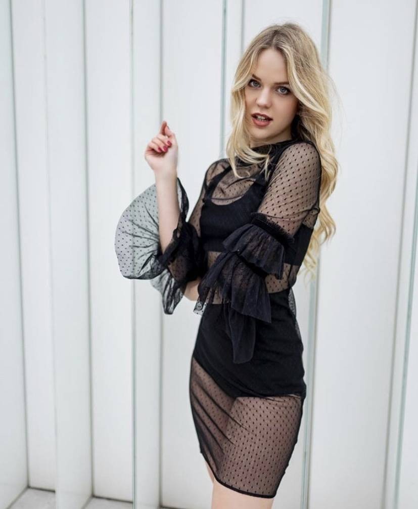 Valeria — Model & Hostess in Milano photo 11