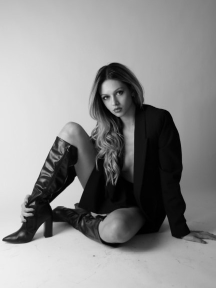 Martina — Model & Hostess in Milano photo 6