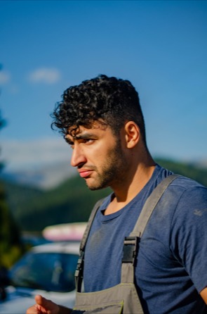Mihnea — Model & Host in București photo 2