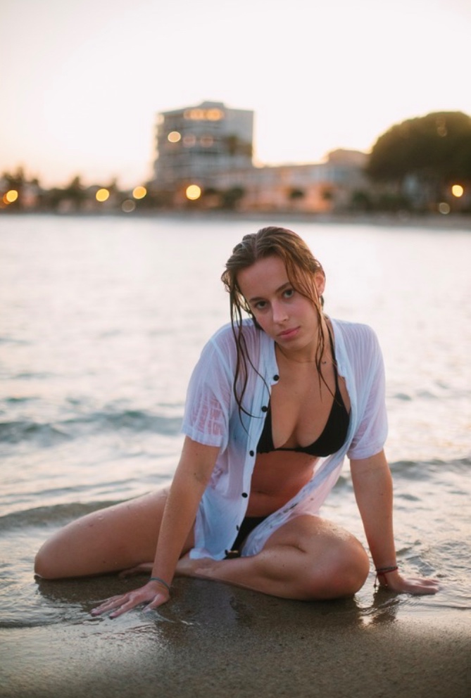Carla — Model & Hostess in Barcelona photo 2