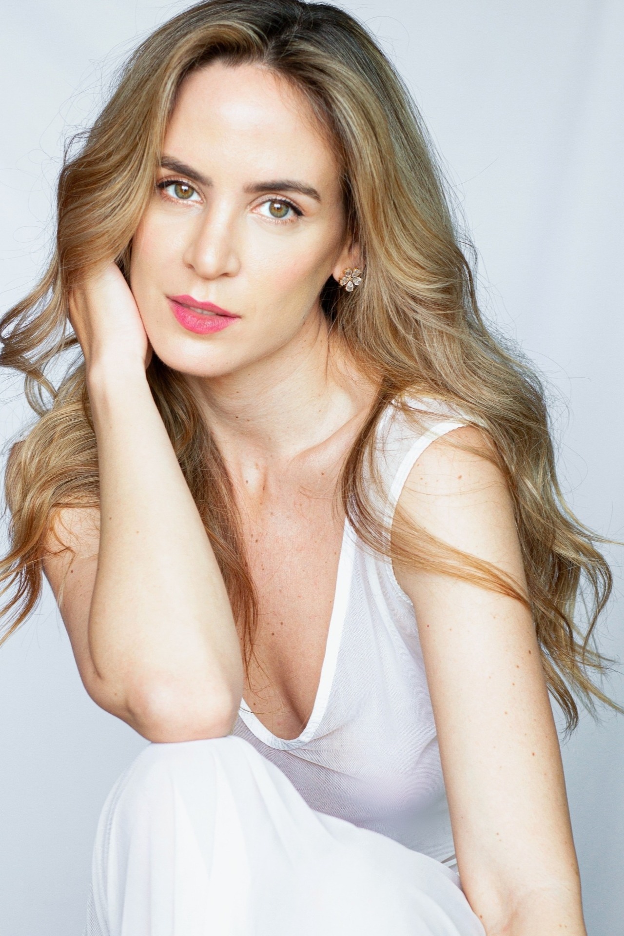 Tova — Model & Hostess in Paris photo 3