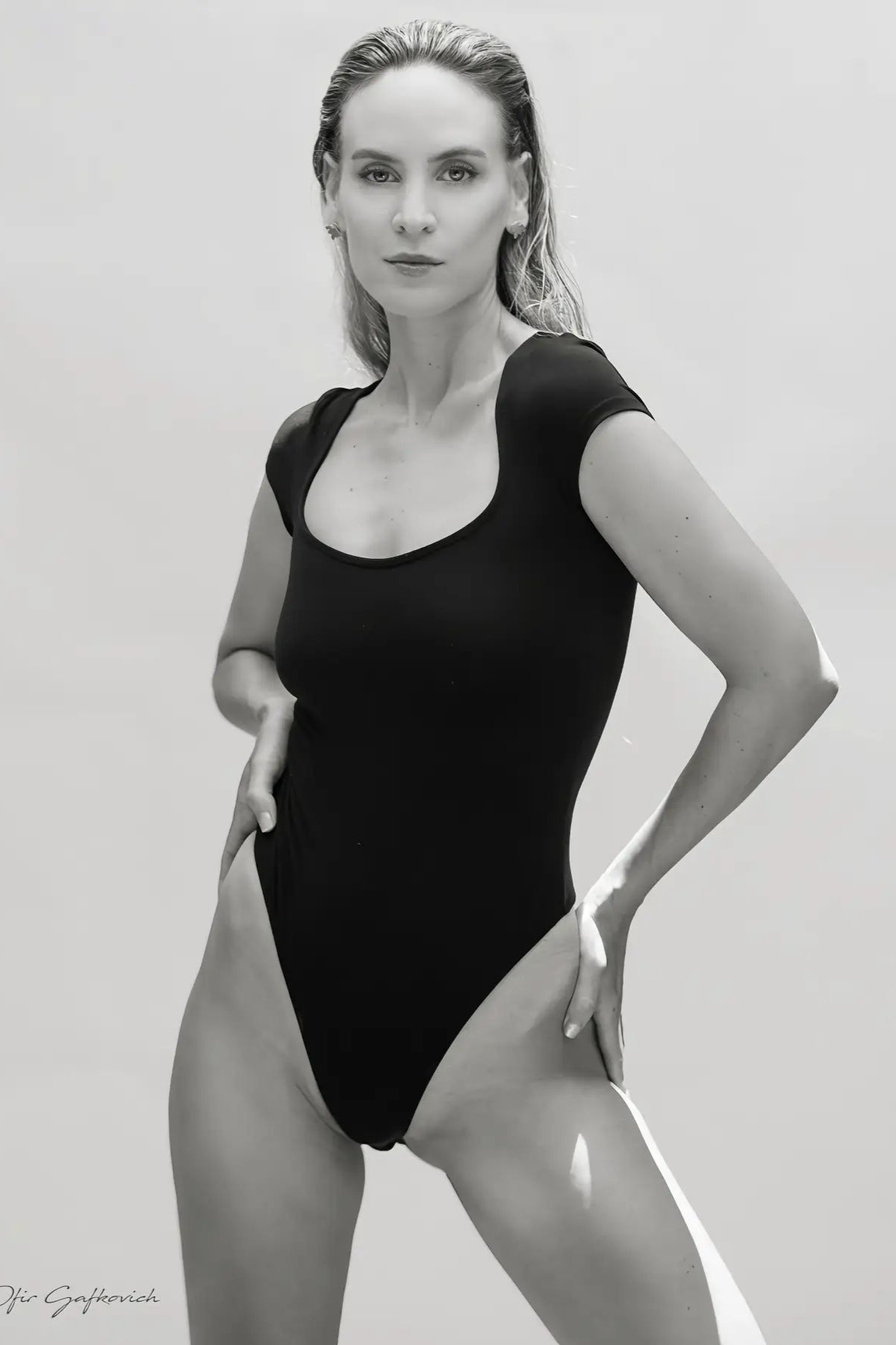Tova — Model & Hostess in Paris photo 8