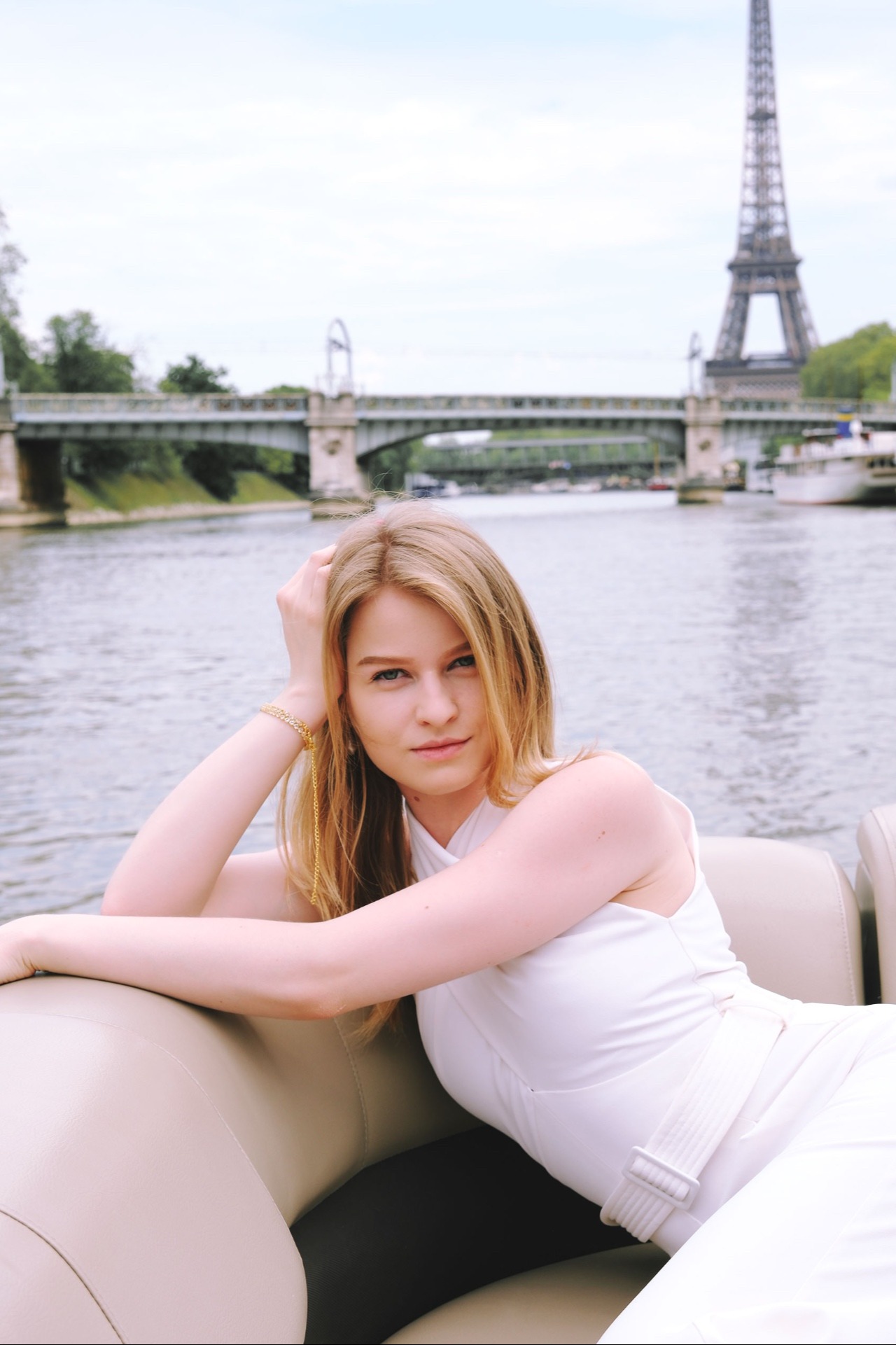 Dina — Model & Hostess in Paris photo 5