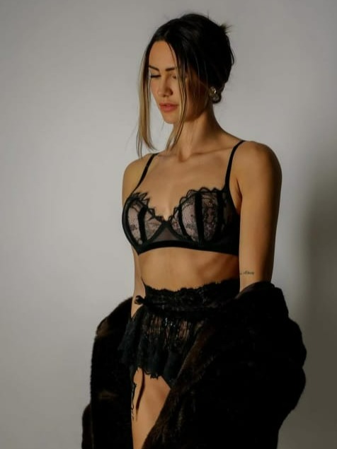 Serena — Model & Hostess in Treville photo 6
