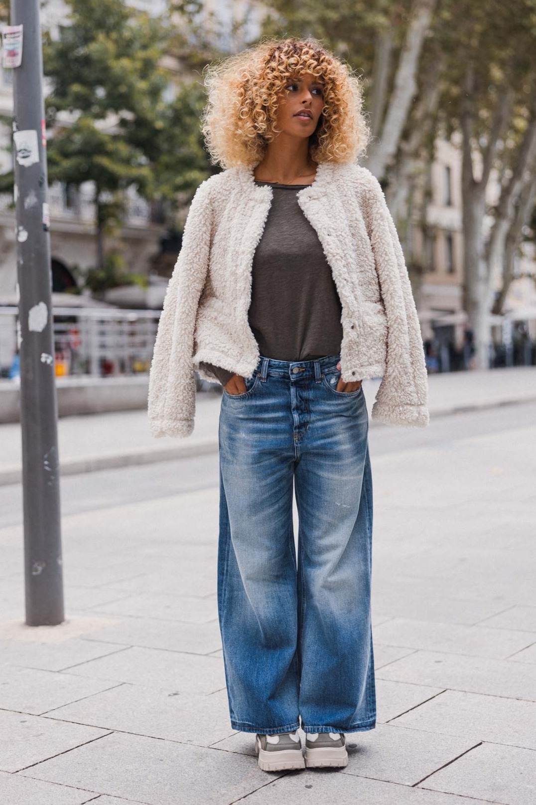 Julie — Model & Hostess in Marseille photo 2
