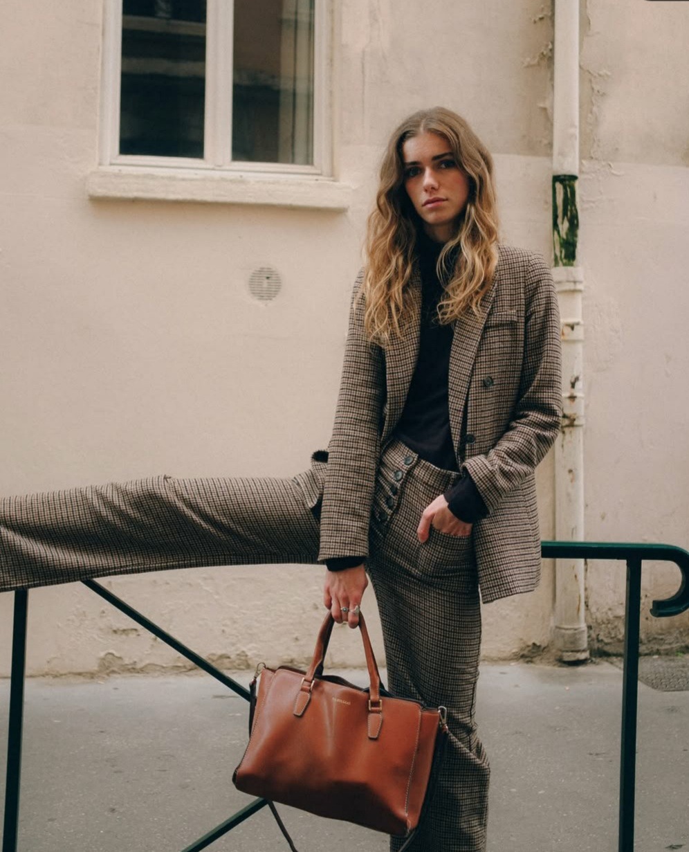 Cl&eacute;mence — Model & Hostess in Lyon photo 4