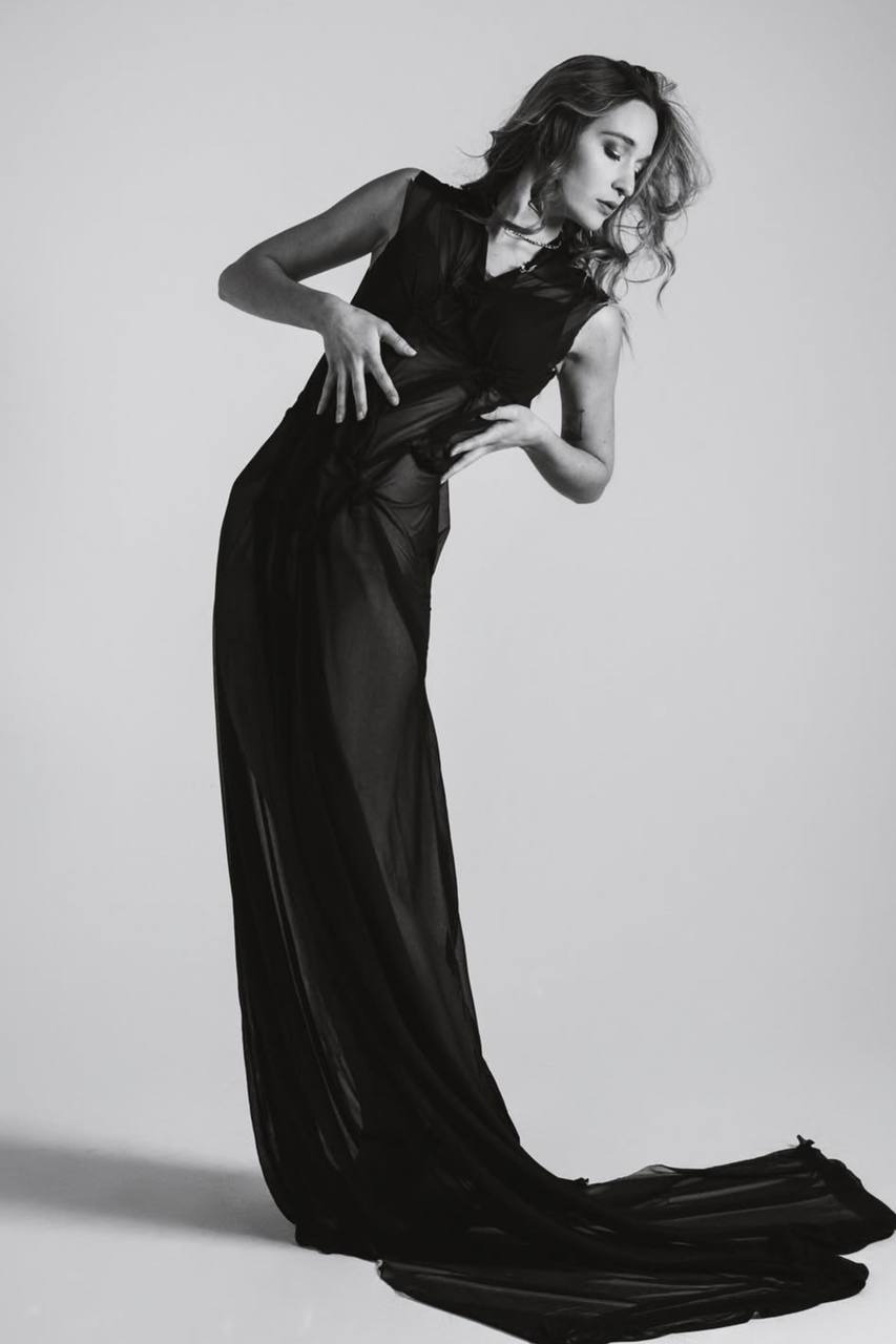 Mathilde — Model & Hostess in Toussieu photo 3