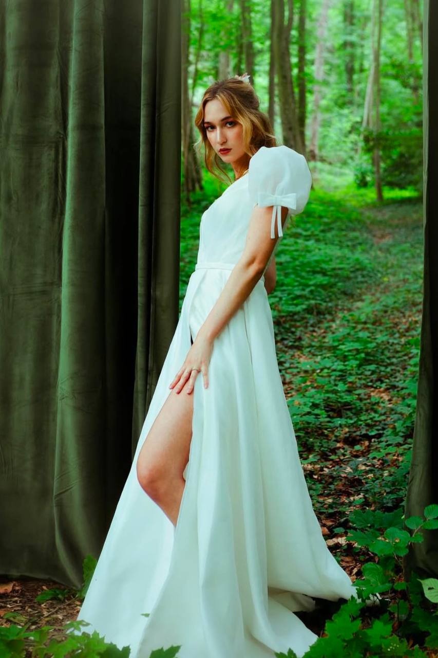 Mathilde — Model & Hostess in Toussieu photo 4