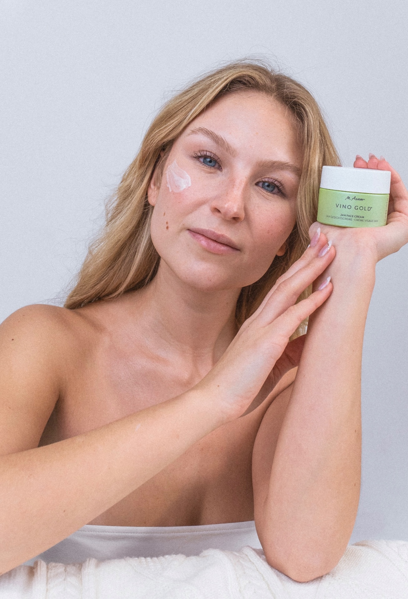 Laura — Model & Hostess in Hohenfels photo 2